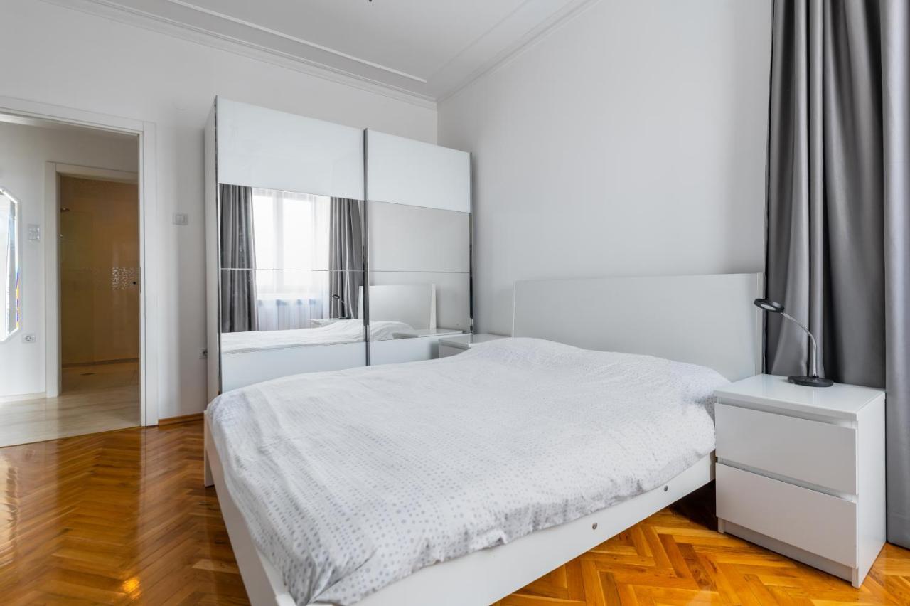 Vitosha Str 2Bd White & Blue Apt By Flat Mаnager Sofia Eksteriør billede